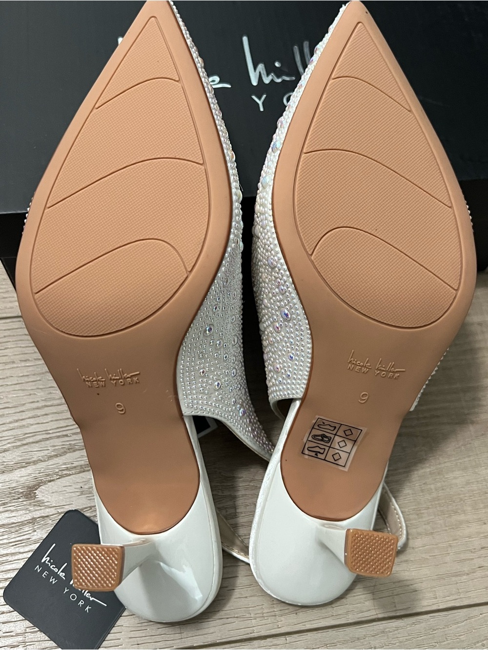 Nicole Miller Scottie Pointed Close Toe kitten heel - Picture 6 of 7